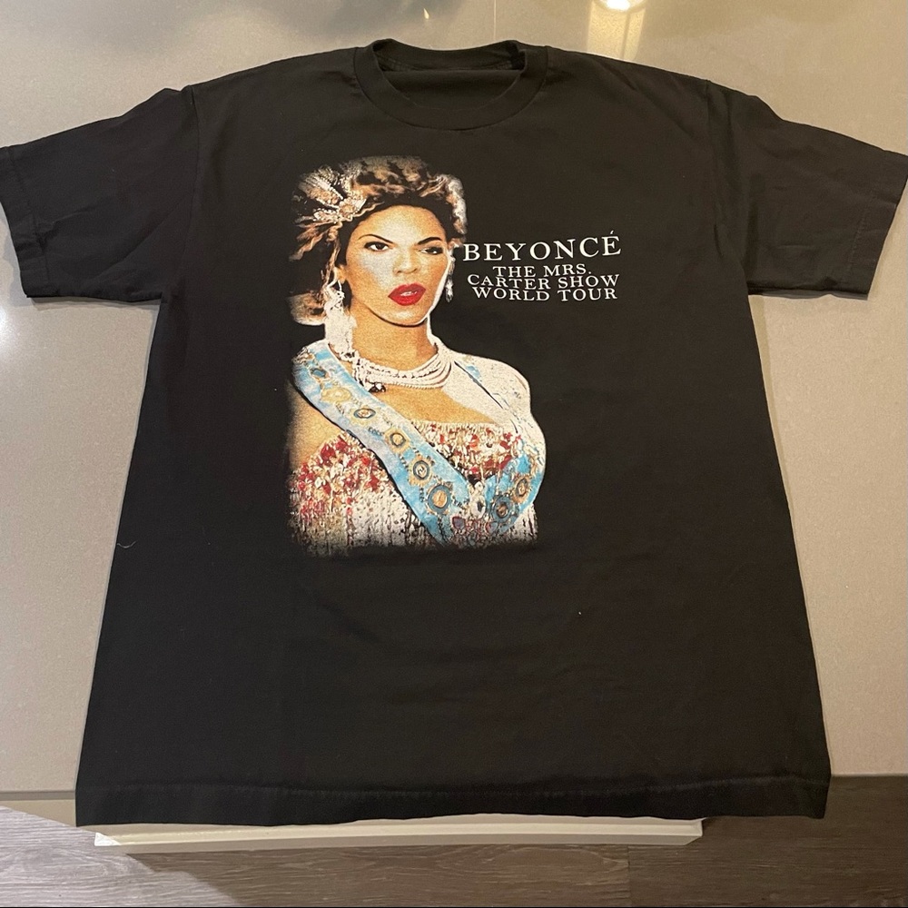 Beyoncé - Mrs Cater Tour Shirt, Unisex XL